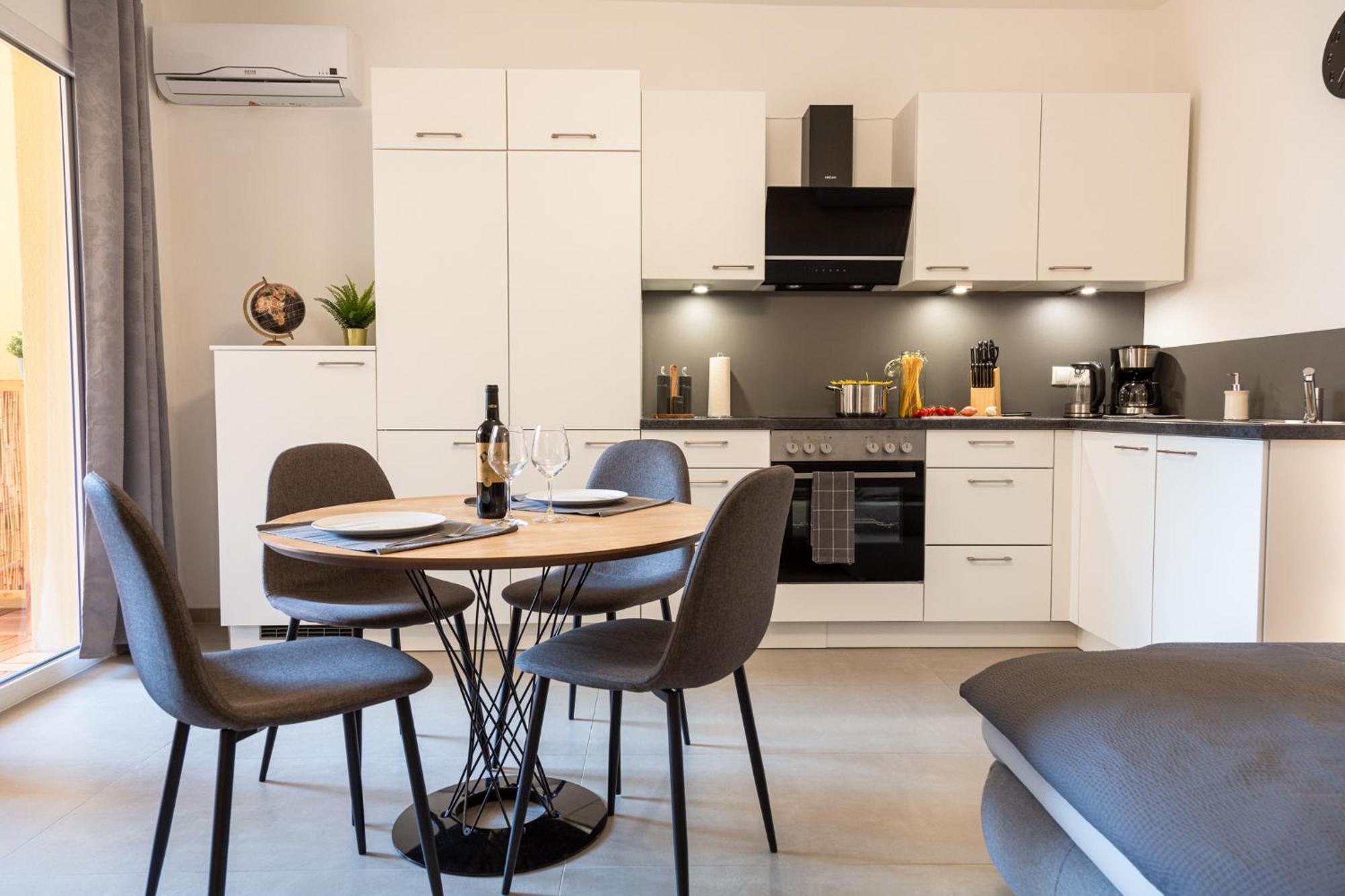 Living Apartment *